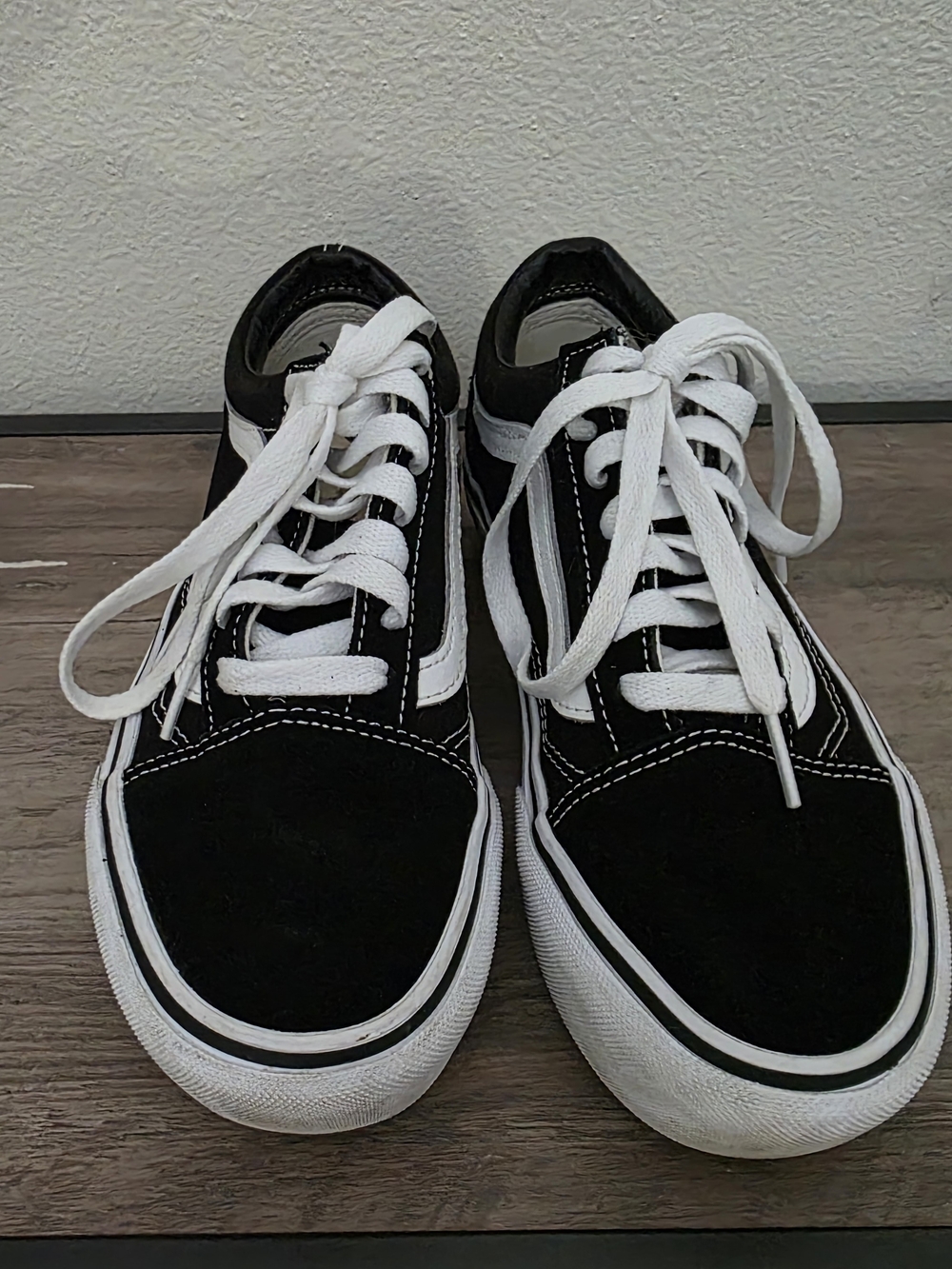 Vans Black and White Low-Top Skate Sneakers Size 6